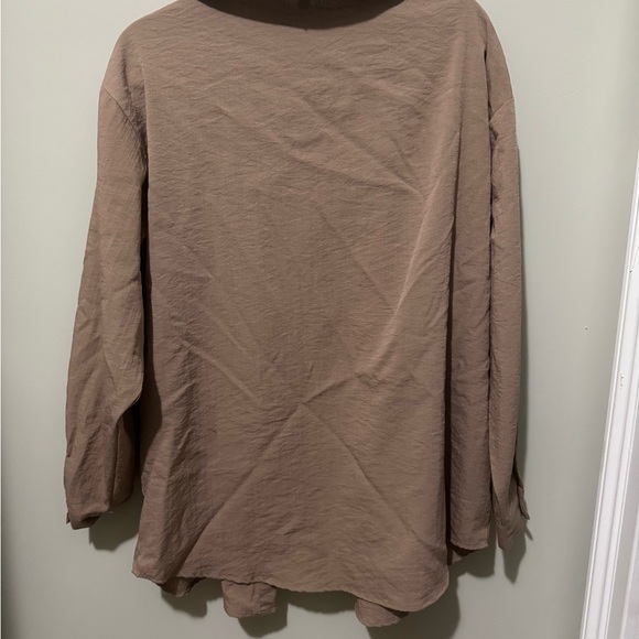 Misguided Brown Button-Up Long Sleeve - Picture 3 of 3
